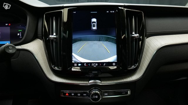 VOLVO XC60 7