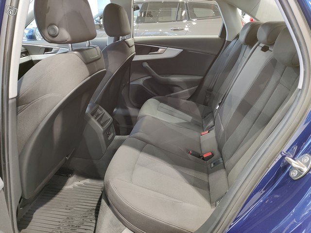 AUDI A4 22