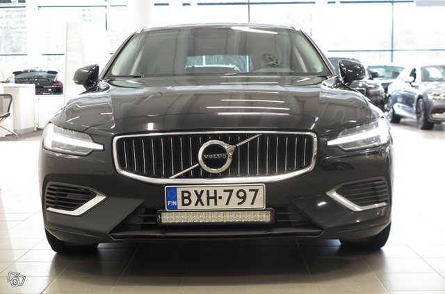 VOLVO V60 3
