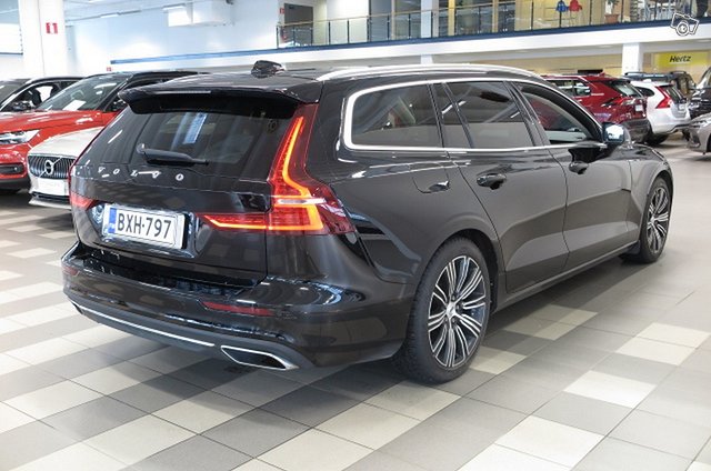 VOLVO V60 5