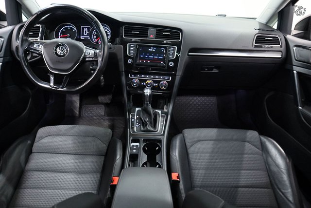 Volkswagen Golf 16