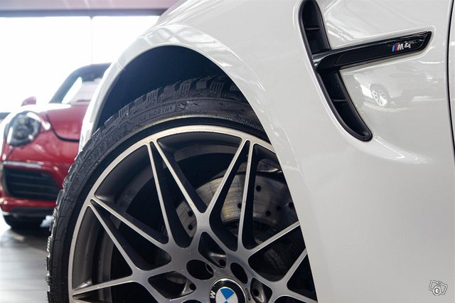 BMW M4 5