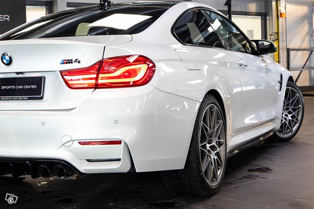 BMW M4 8