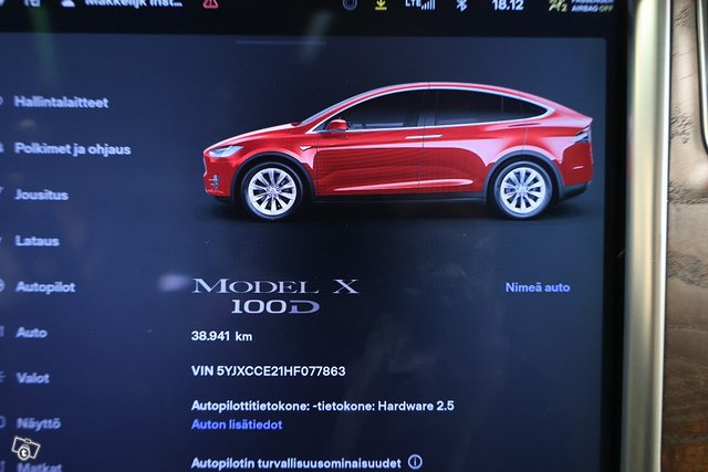 TESLA MODEL X 16