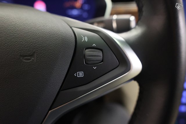TESLA MODEL X 19