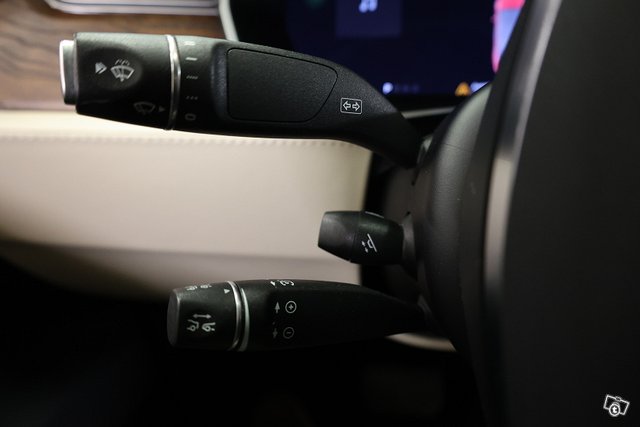 TESLA MODEL X 20