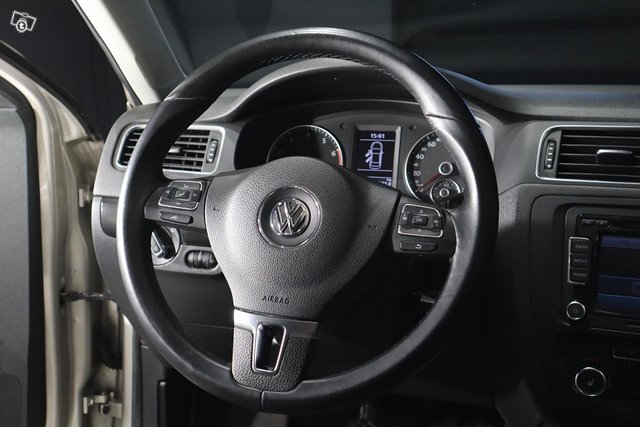 Volkswagen Jetta 12