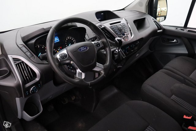 Ford Transit Custom 11