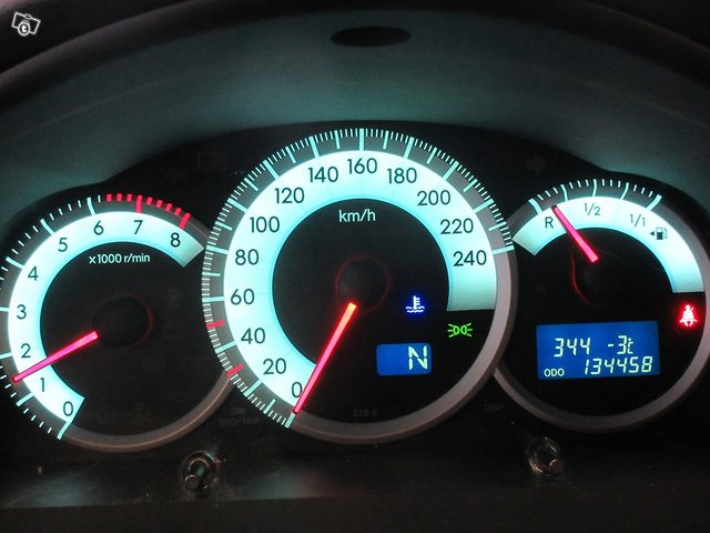 TOYOTA Corolla Verso 17