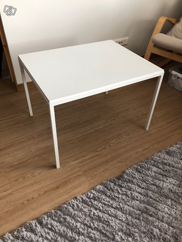 Ikea nyboda pöytä, Pöydät ja tu...