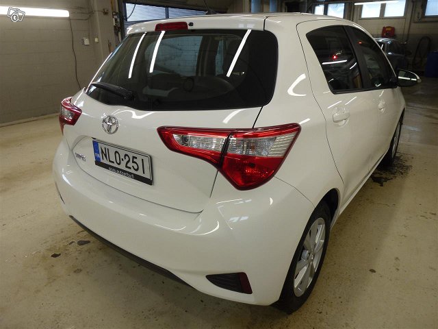 Toyota Yaris 5