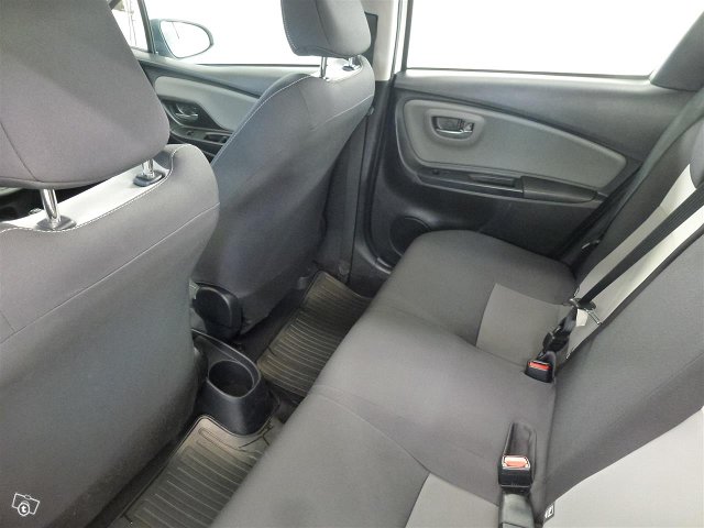 Toyota Yaris 9
