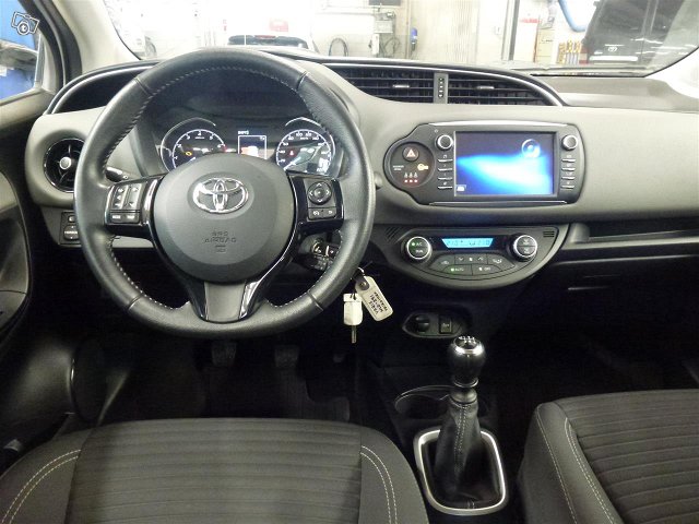 Toyota Yaris 11