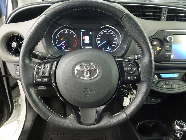 Toyota Yaris 12
