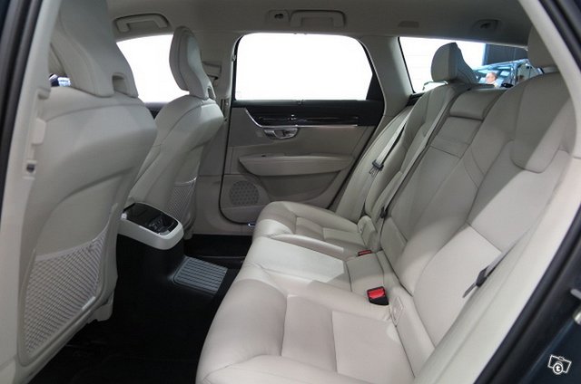 VOLVO V90 14