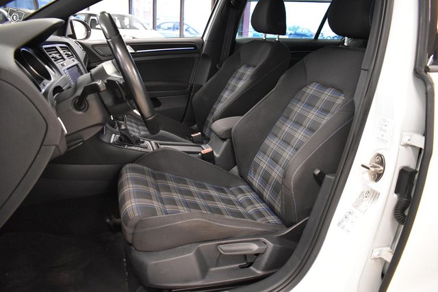 Volkswagen Golf 13