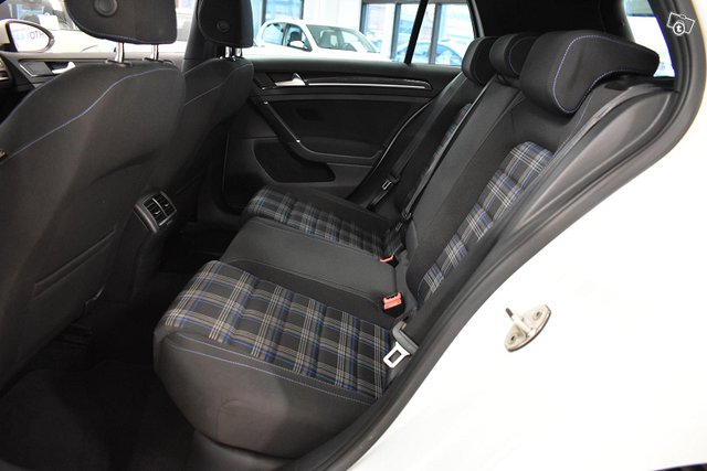 Volkswagen Golf 14