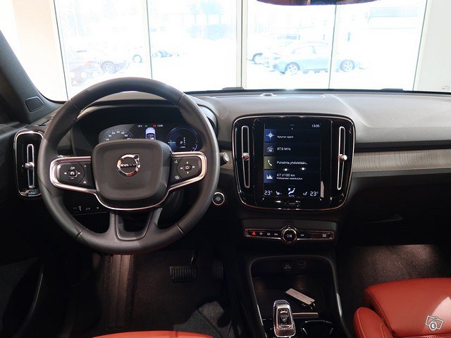 VOLVO XC40 9