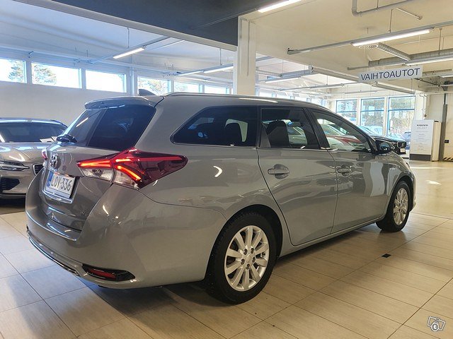 TOYOTA Auris 5