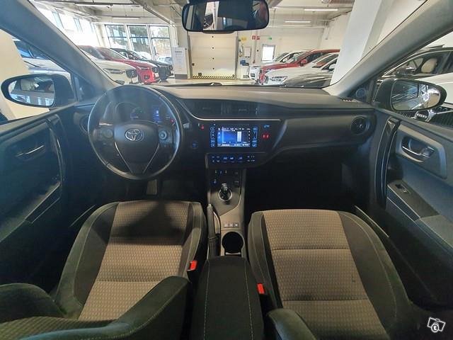 TOYOTA Auris 14