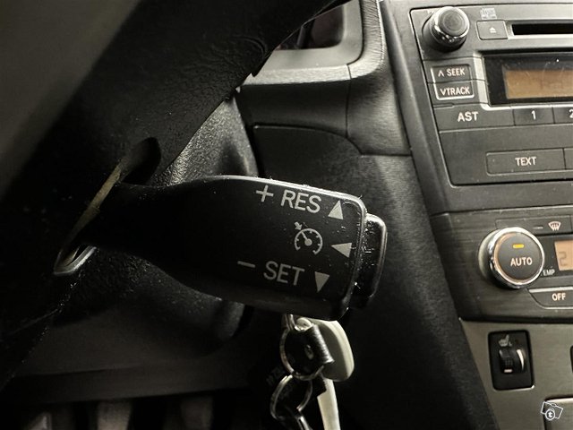 TOYOTA Avensis 19