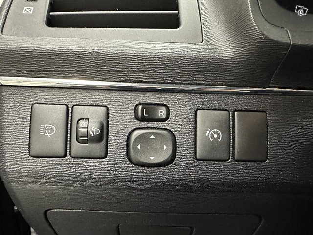 TOYOTA Avensis 22