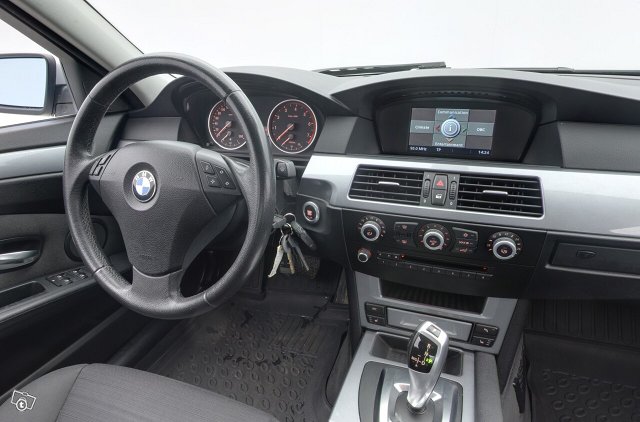 BMW 523 9