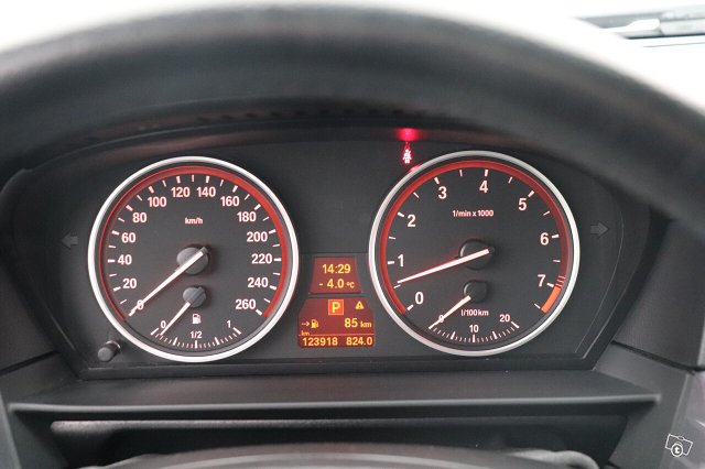 BMW 523 12