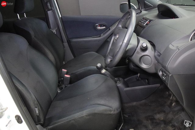 Toyota Yaris 13