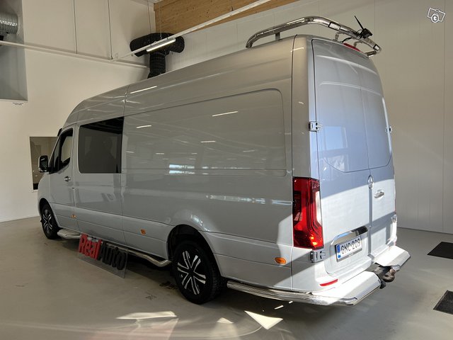 Mercedes-Benz Sprinter 11