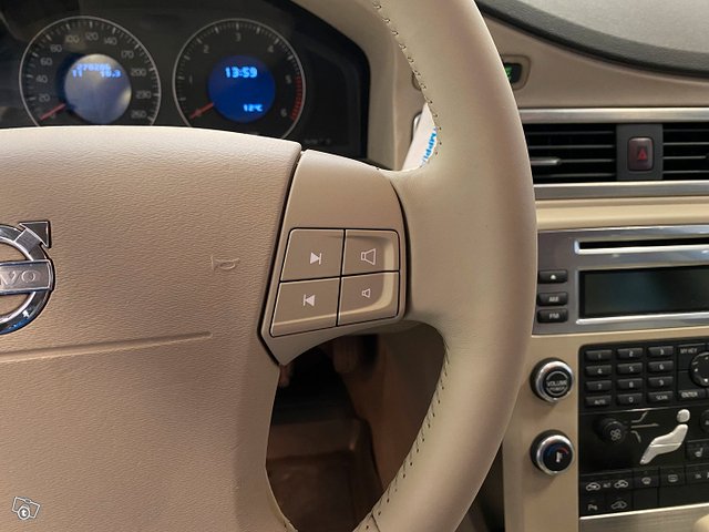 Volvo V70 12