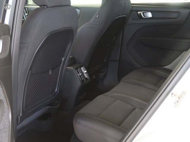 VOLVO C40 8