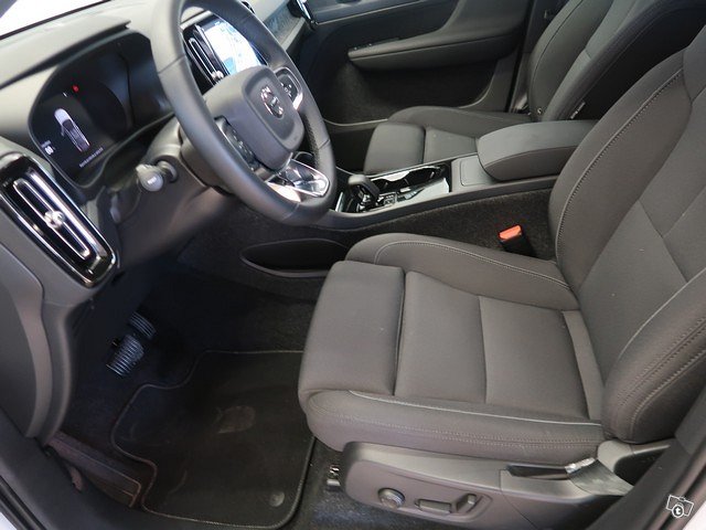 VOLVO C40 14