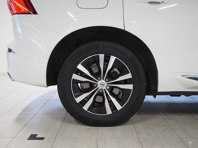 VOLVO XC60 8