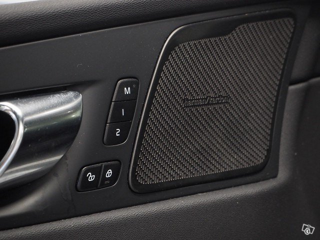 VOLVO XC60 17