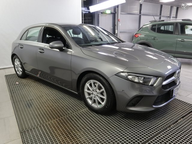 MERCEDES-BENZ A 4