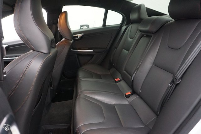 Volvo S60 Cross Country 16