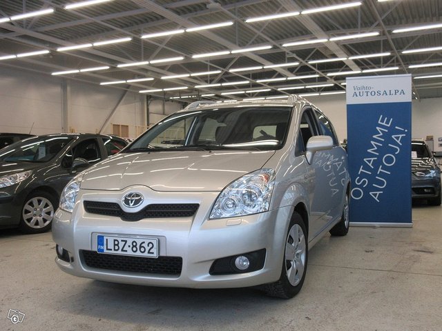 TOYOTA Corolla Verso