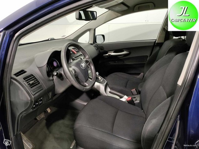 Toyota Auris 7