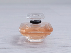 Lancome Tresor 7,5 ml, Kauneudenhoito ja kosmetiikka, Terveys ja hyvinvointi, Tampere, Tori.fi Lancome Tresor 7,5 ml, Kauneudenhoito ja kosmetiikka, Terveys ja hyvinvointi, Tampere, Tori.fi