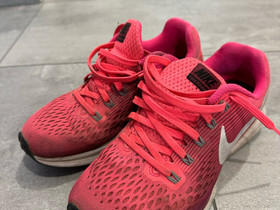 Nike lenkkarit, Vaatteet ja kengät, Naantali, Tori.fi Nike lenkkarit, Vaatteet ja kengät, Naantali, Tori.fi