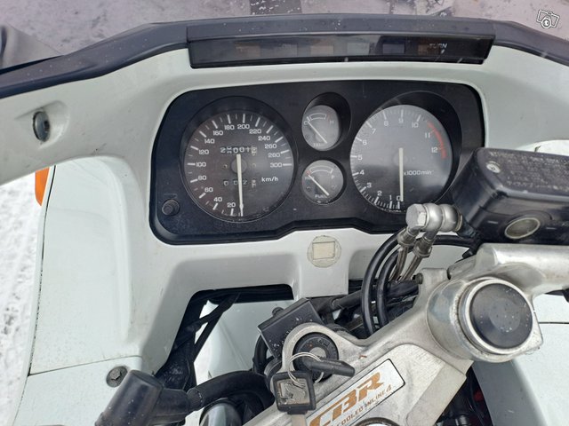 Museorekisteröity Honda CBR 1000 F 7