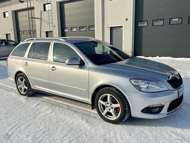 Skoda Octavia  TDI DSG RS - HYVÄKUNTOINEN / XENONIT / VETOKOUKKU /  LOHKOLÄMMITIN / PUOLINAHAT / RAHOITUS | Myydään | Tori Autot | Tori