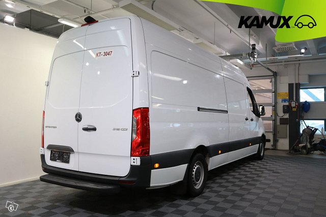 Mercedes-Benz Sprinter 4