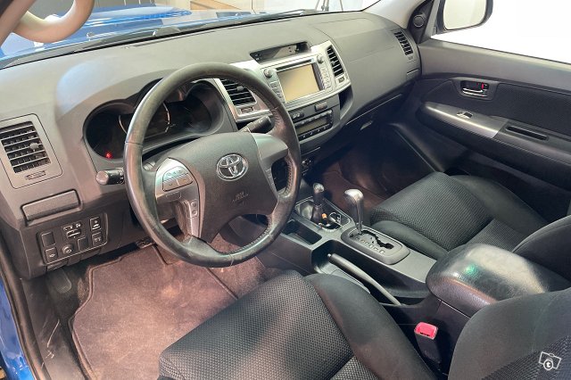 Toyota Hilux 7