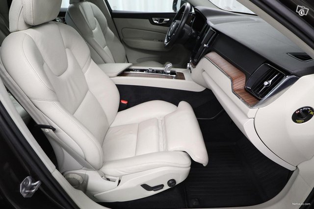Volvo XC60 8