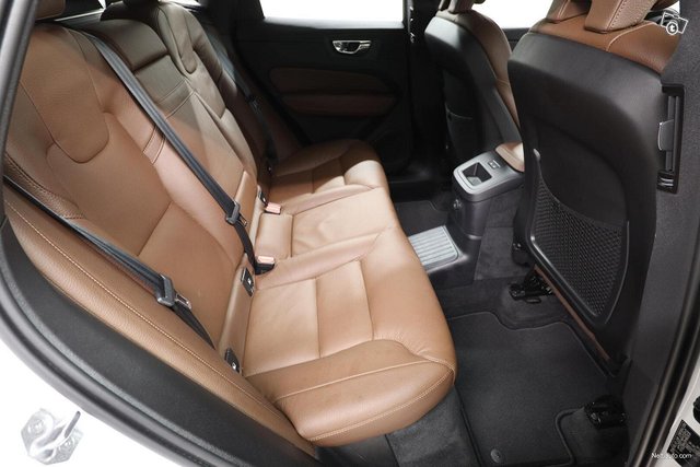 Volvo XC60 11