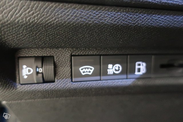 Peugeot 408 18