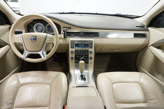 Volvo XC70 7