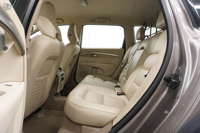 Volvo XC70 10